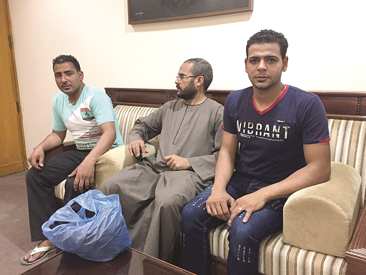 بعض المعتصمين في ديوانية «الراي»