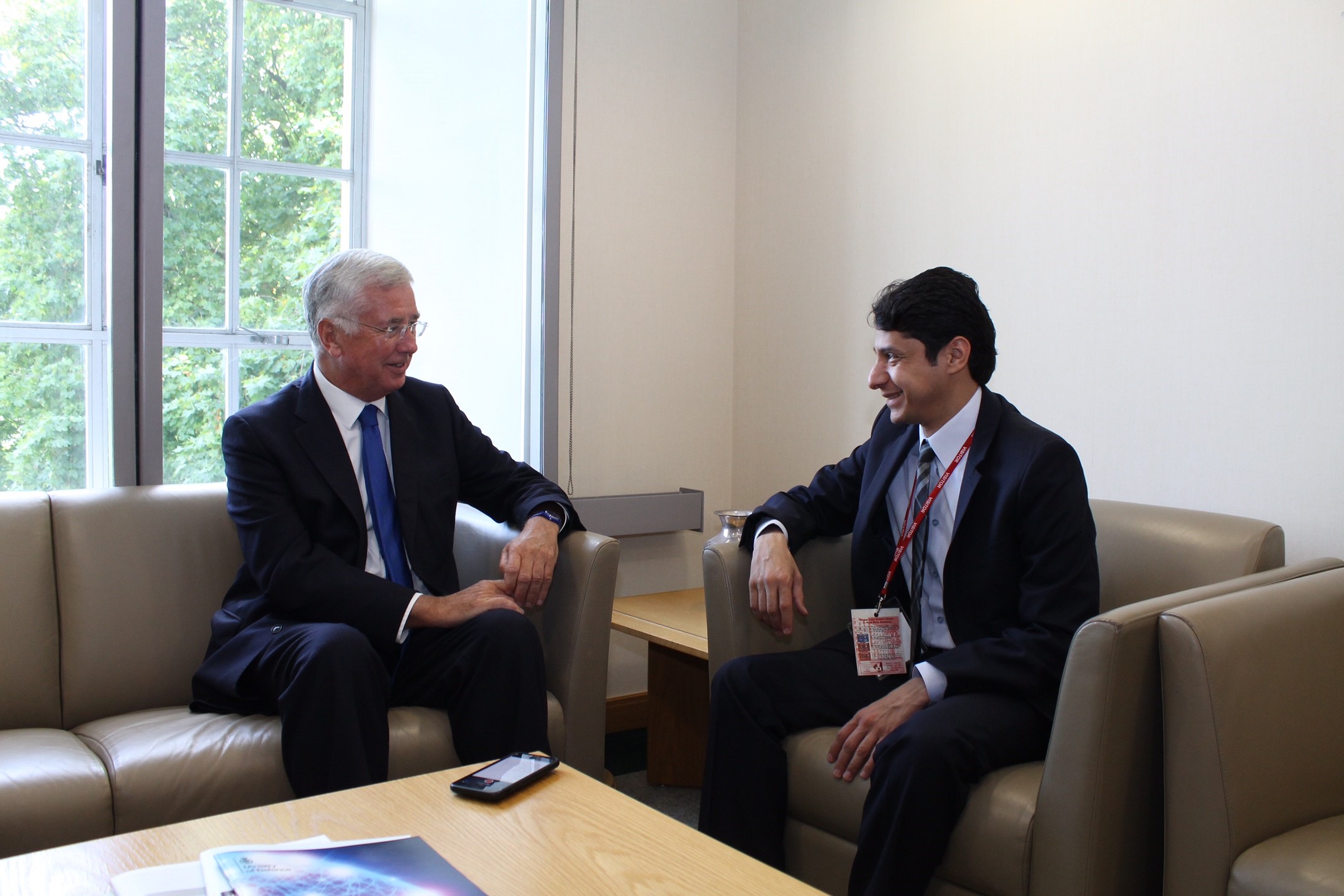 u0648u0632u064au0631 u0627u0644u062fu0641u0627u0639 u0627u0644u0628u0631u064au0637u0627u0646u064a u062eu0644u0627u0644 u0645u0642u0627u0628u0644u062au0647 u0645u0639 u0648u0643u0627u0644u0629 u0627u0644u0623u0646u0628u0627u0621 u0627u0644u0643u0648u064au062au064au0629 (u0643u0648u0646u0627)