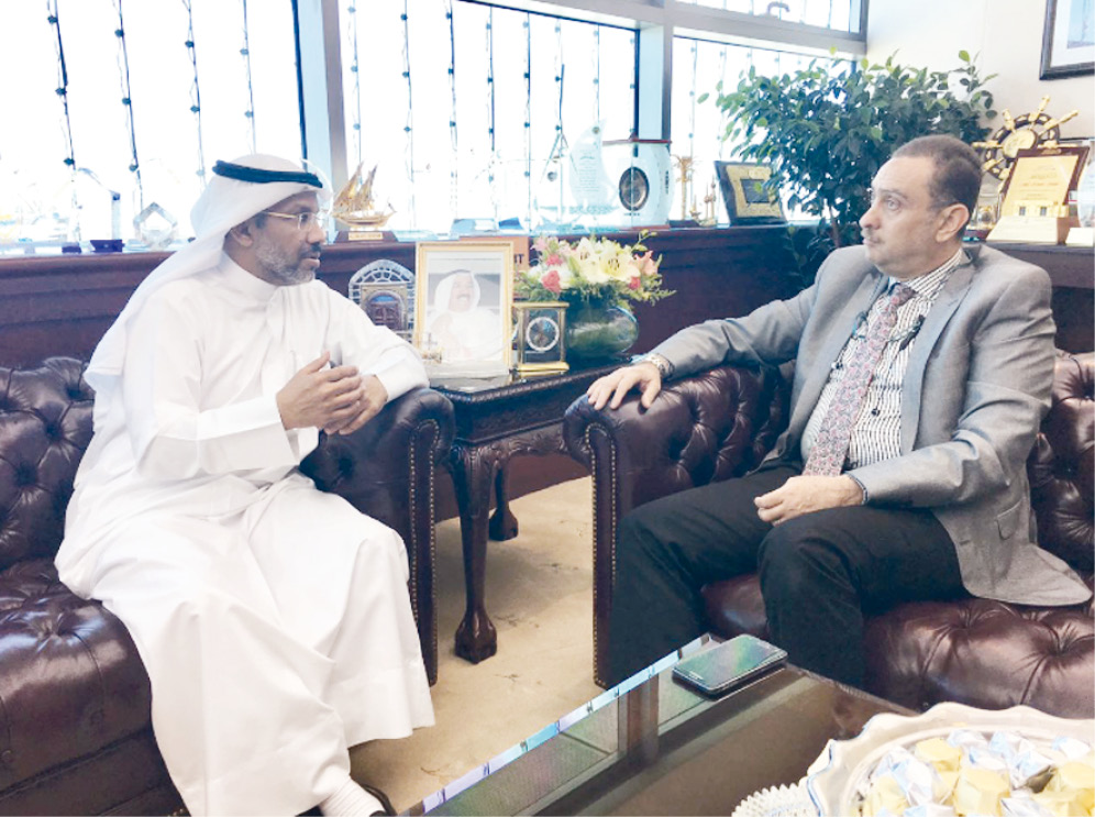 المطيري متحدثاً للزميل إيهاب حشيش