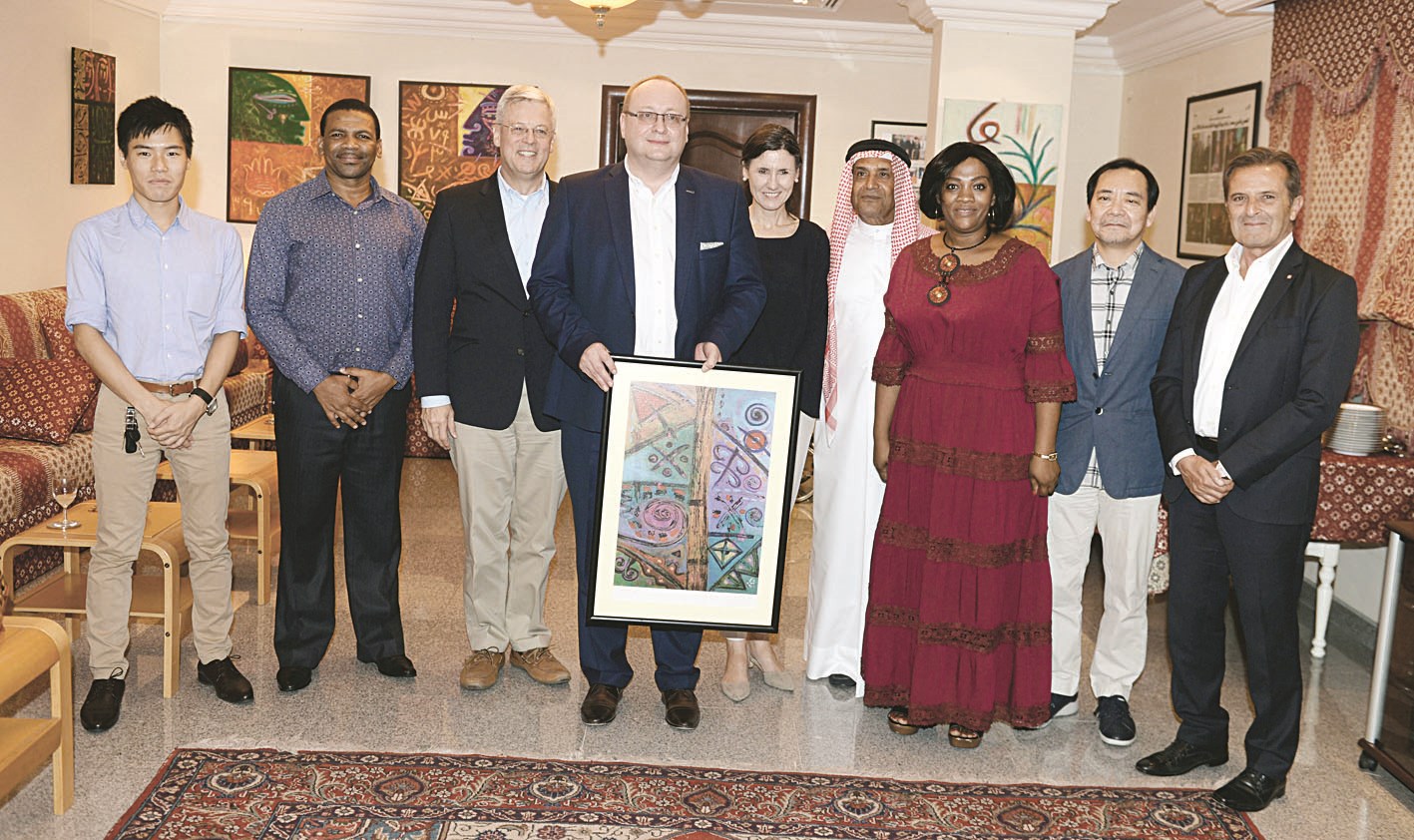 السفير البولندي يتوسط الحضور