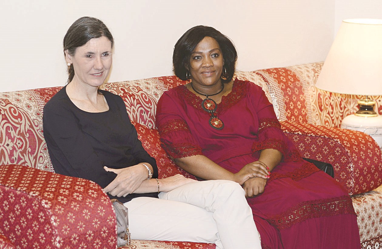 زوجتا السفيرين الألماني والجنوب أفريقي