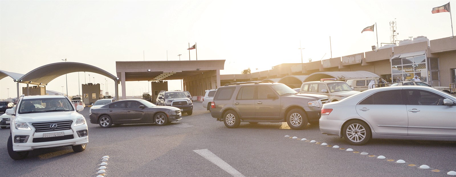 u0632u062du0627u0645 u0633u064au0627u0631u0627u062a u0641u064a u0627u0644u0645u0646u0641u0630 (u062au0635u0648u064au0631 u0646u0627u064au0641 u0627u0644u0639u0642u0644u0629)