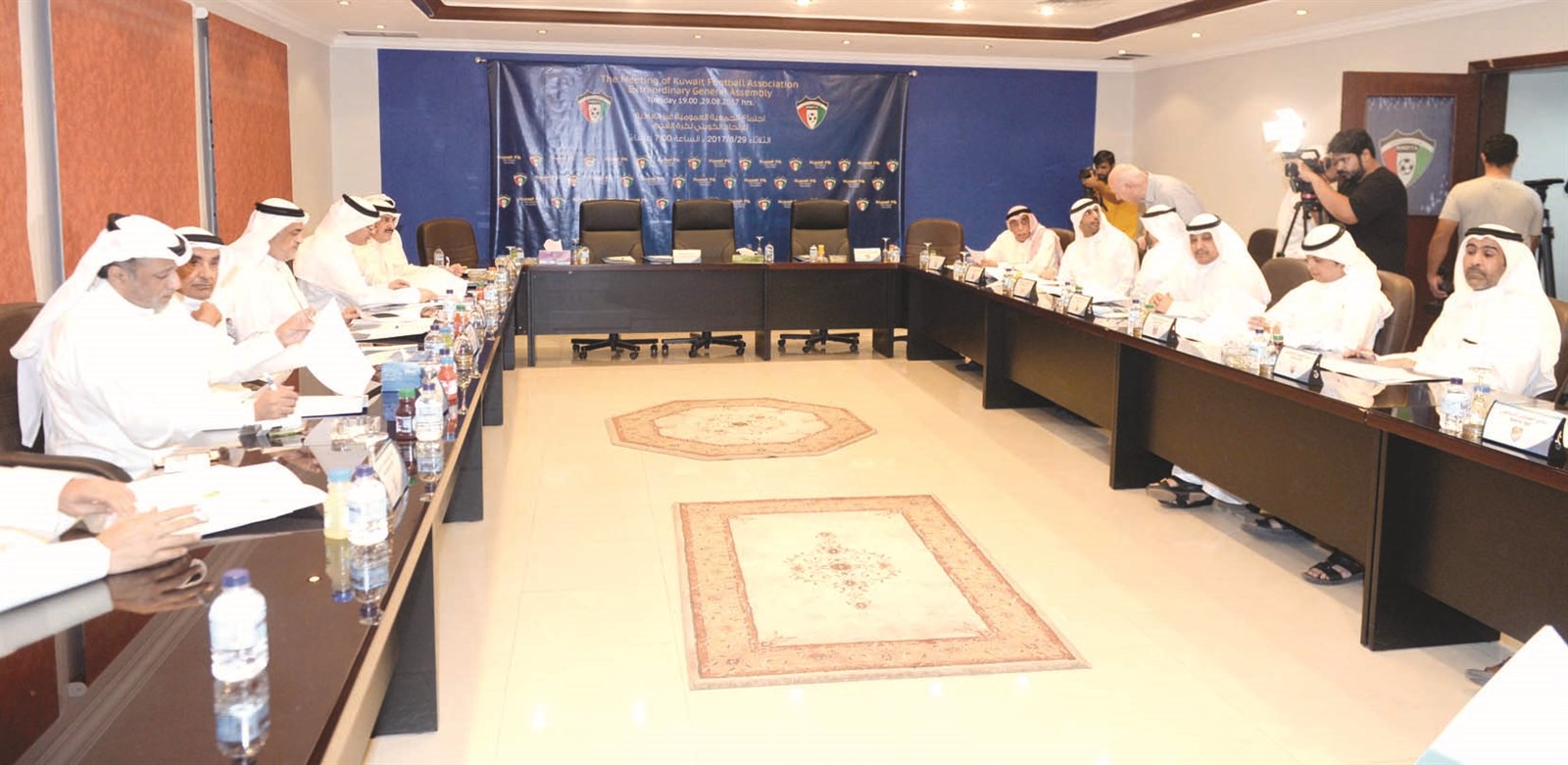 u062cu0627u0646u0628 u0645u0646 u0627u062cu062au0645u0627u0639 u00abu0627u0644u0639u0645u0648u0645u064au0629 u063au064au0631 u0627u0644u0639u0627u062fu064au0629u00bb (u062au0635u0648u064au0631 u0632u0643u0631u064au0627 u0639u0637u064au0629)