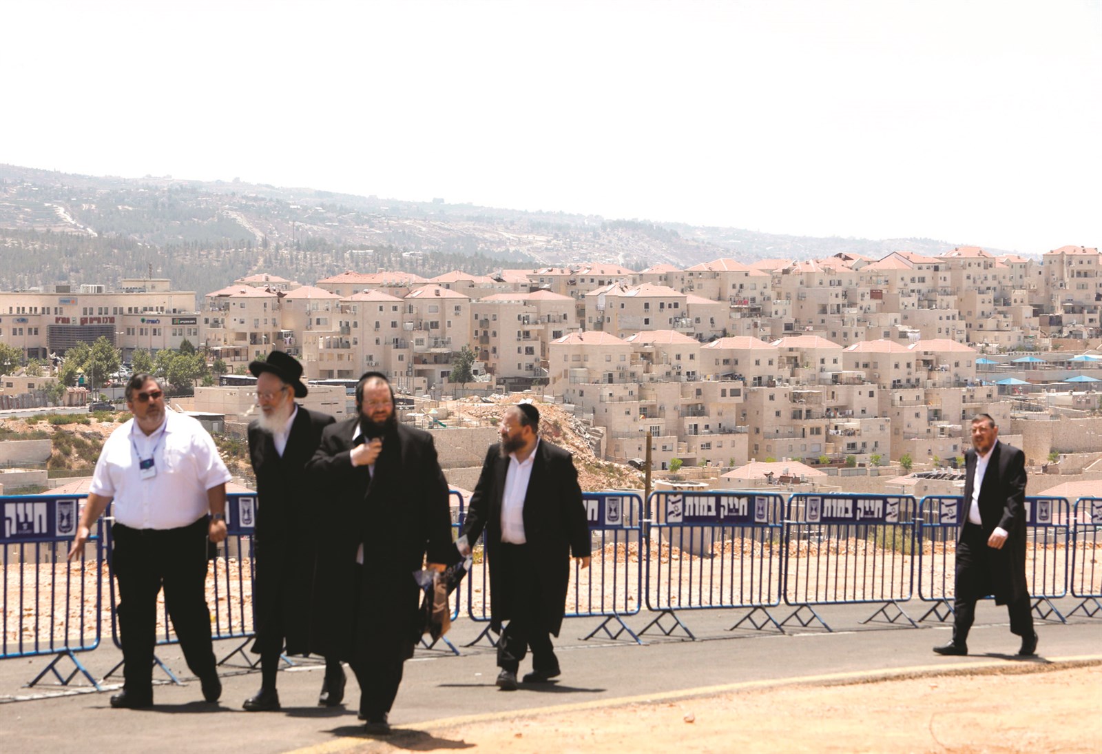 u0645u062au0637u0631u0641u0648u0646 u064au0647u0648u062f u0641u064a u0645u0648u0642u0639 u062du0641u0644 u0648u0636u0639 u0627u0644u062du062cu0631 u0627u0644u0623u0633u0627u0633 u0644u062du064a u062cu062fu064au062f u0641u064a u0645u0633u062au0648u0637u0646u0629 u00abu0628u064au062au0627u0631 u0639u064au0644u064au062au00bb u0641u064a u0627u0644u0636u0641u0629 u0627u0644u063au0631u0628u064au0629     ( u0627 u0641 u0628)