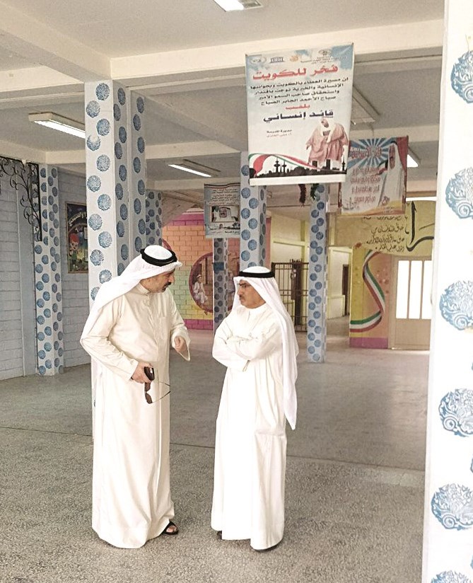 الفارس متفقداً مدارس تيماء