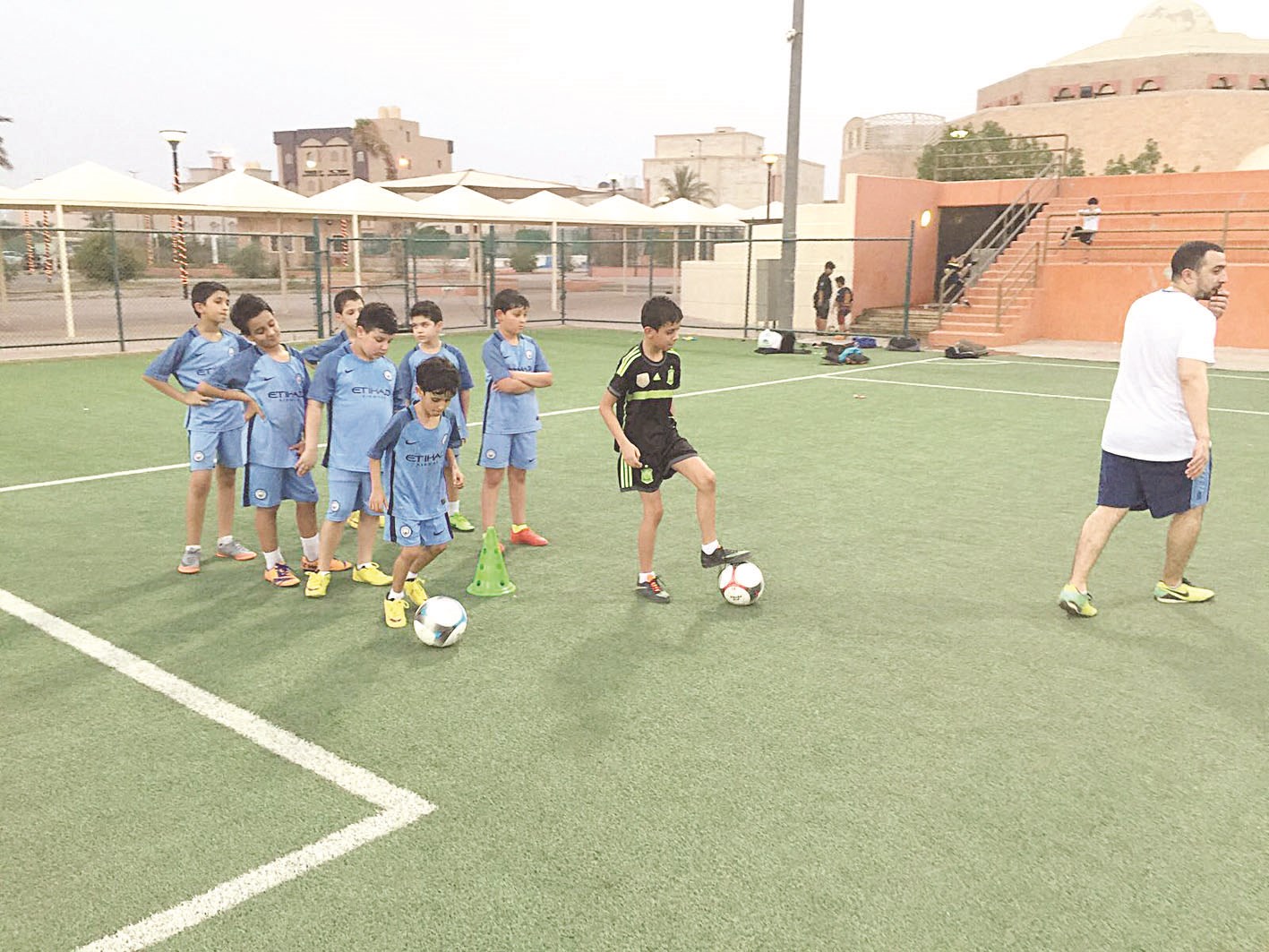 أكاديمية كرة القدم تحظى باقبال كبير من البراعم