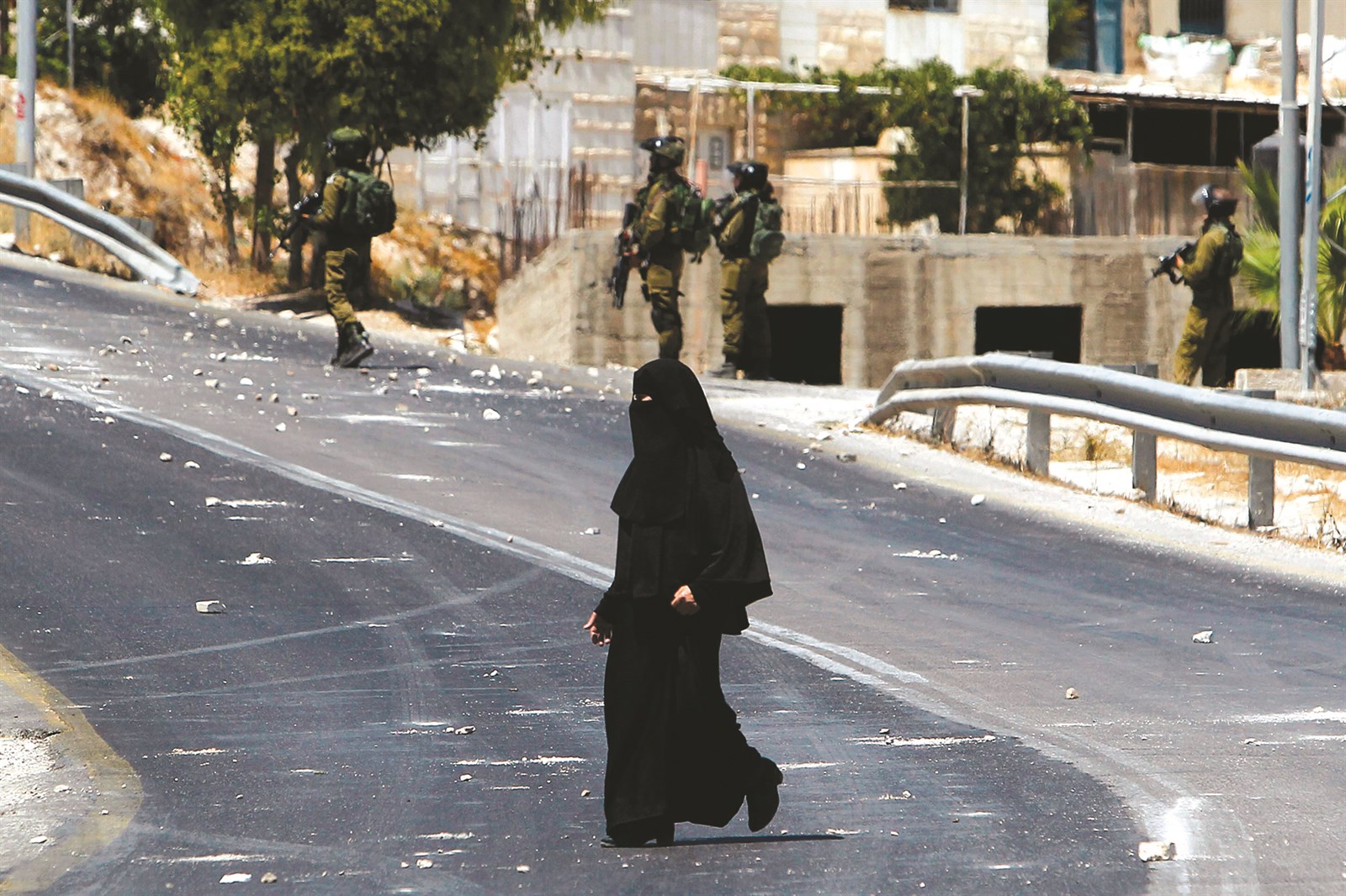 u0641u0644u0633u0637u064au0646u064au0629 u062au0633u064au0631 u0642u0631u0628 u062cu0646u0648u062f u0627u0633u0631u0627u0626u064au0644u064au064au0646 u062eu0644u0627u0644 u0627u0634u062au0628u0627u0643u0627u062a u0645u0639 u0645u062au0638u0627u0647u0631u064au0646 u0641u064a u0627u0644u0636u0641u0629 u0627u0644u063au0631u0628u064au0629  (u0627 u0641 u0628)