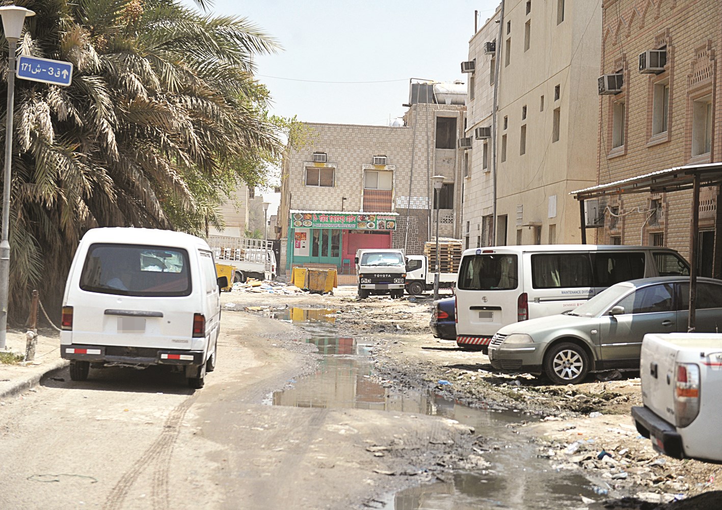 وضع مزرٍ في شارع داخلي