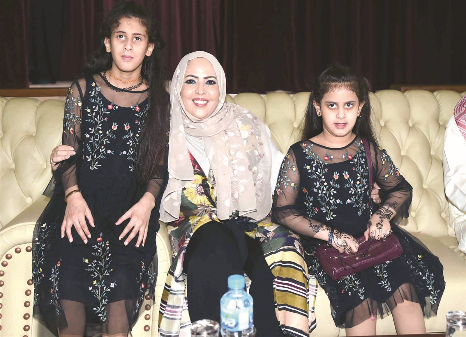 زهرتان من زهور الحضانة مع وكيلة «التعاون»