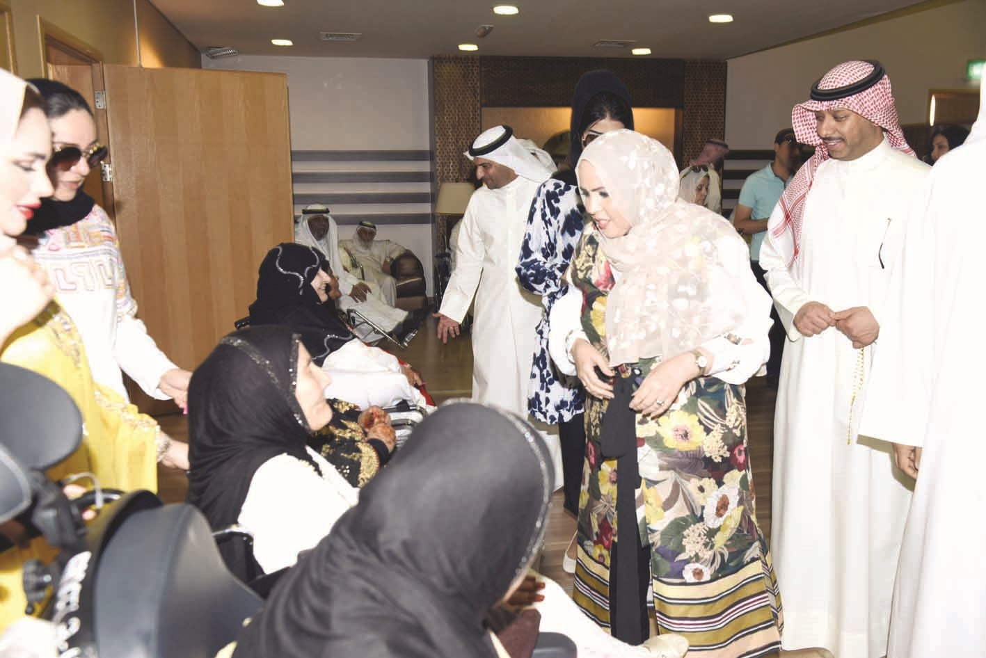 تقديم العيادي للمسنين في دار فرح