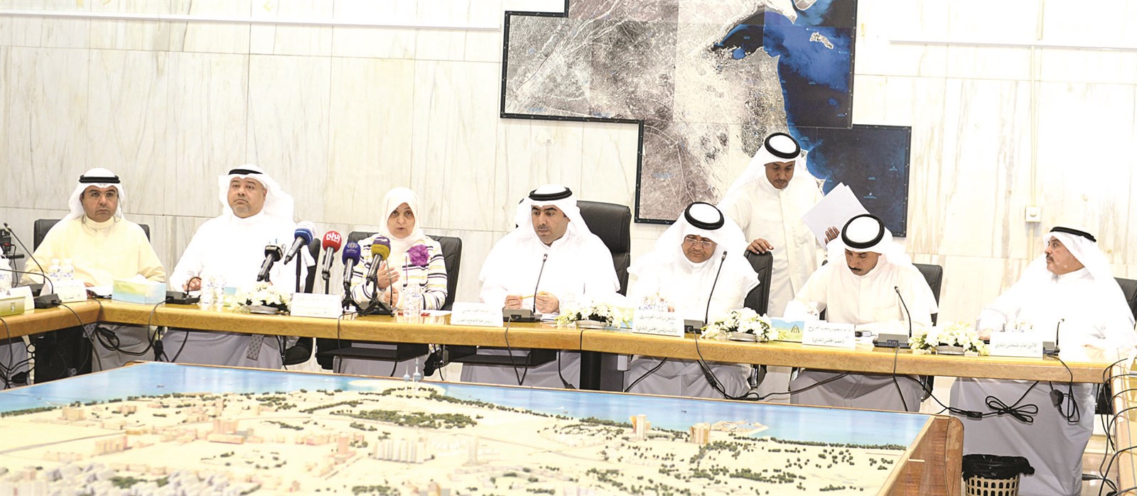 الصبيح تتحدث في الاجتماع المشترك بين «التخطيط» و»البلدي» (تصوير زكريا عطية)