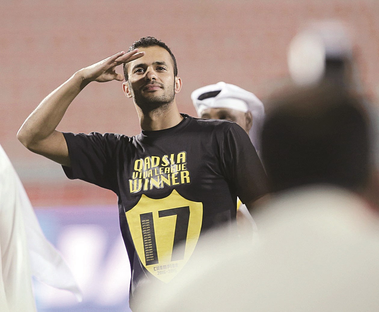 u0647u0644 u062du0627u0646 u0627u0644u0648u062fu0627u0639u061f              (u0627u0644u0623u0632u0631u0642 u062fu0648u062a u0643u0648u0645)