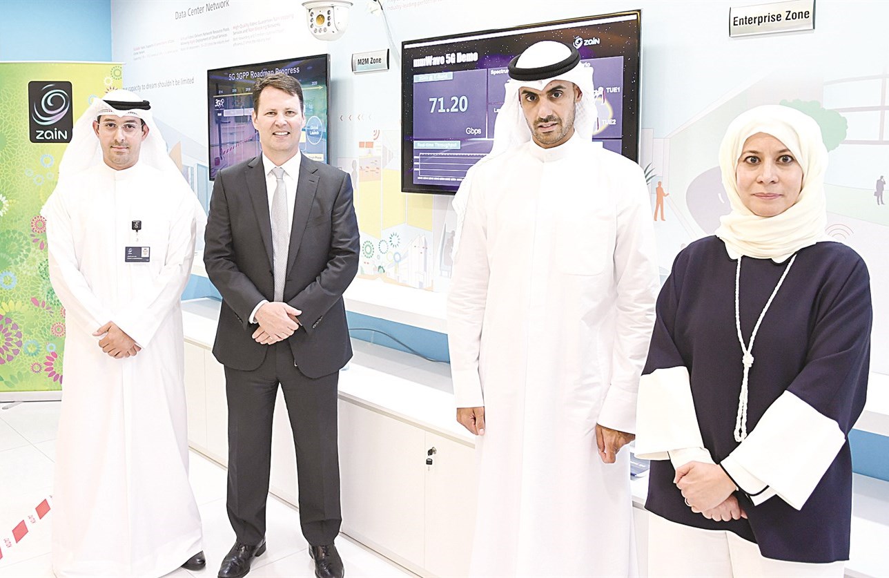 بدر الخرافي وإيمان الروضان وسكوت جيجنهايمر ونواف الغربللي خلال الاختبار