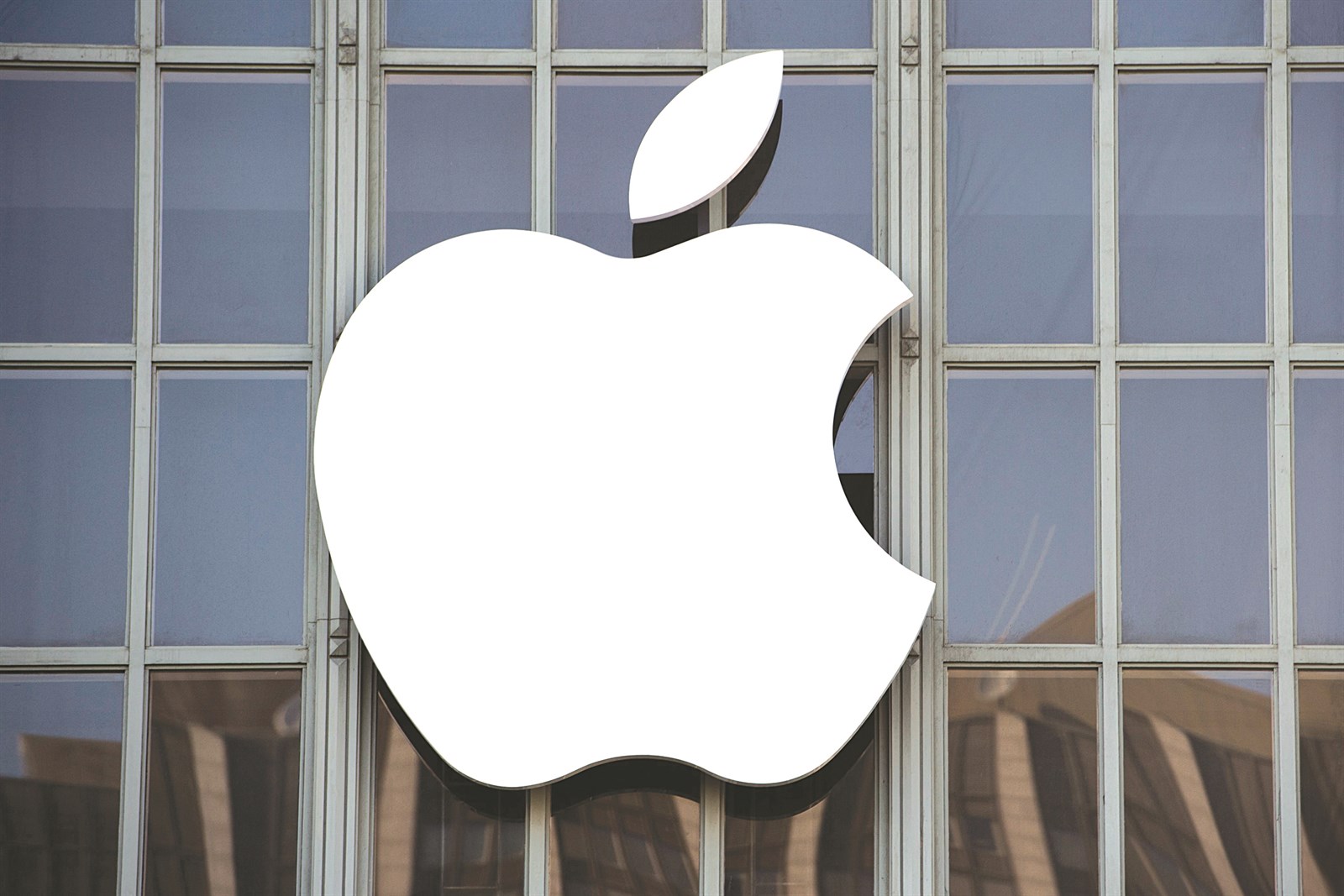 u0627u0644u0639u0627u0644u0645 u0628u0627u0646u062au0638u0627u0631 u0645u0641u0627u062cu0622u062a... u00abu0627u0644u062au0641u0627u062du0629u00bb  (u0631u0648u064au062au0631u0632)