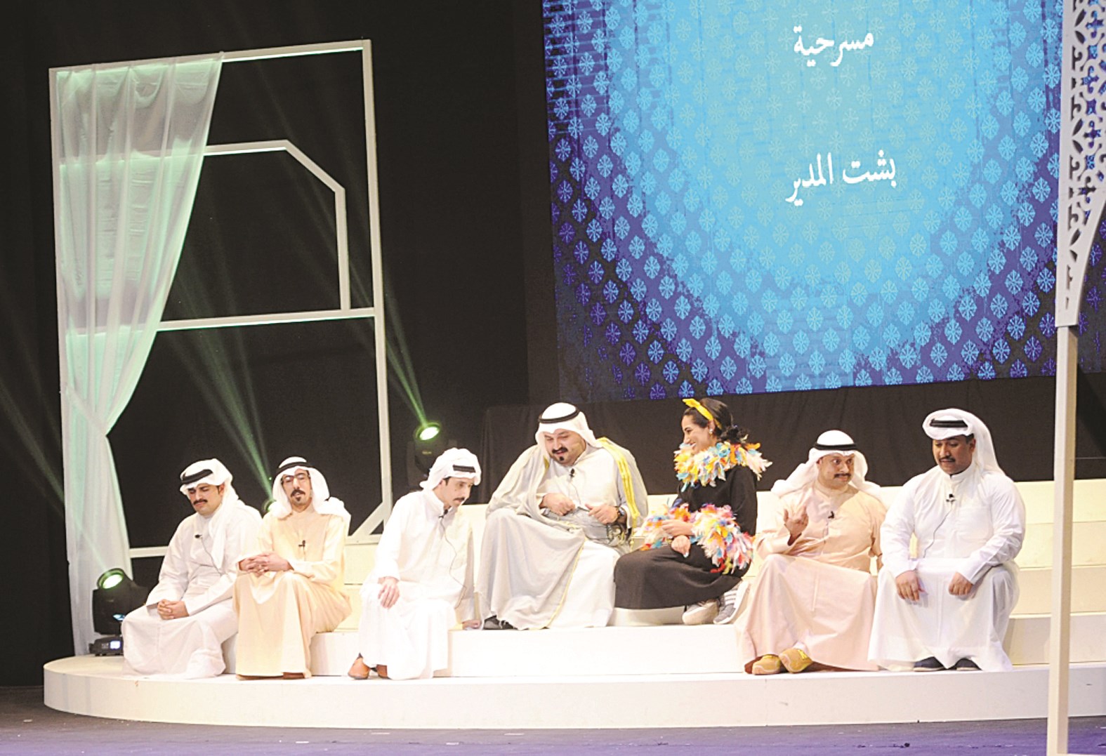 تقليد أعمال الراحل الرشود في مسرحية «بشت المدير»