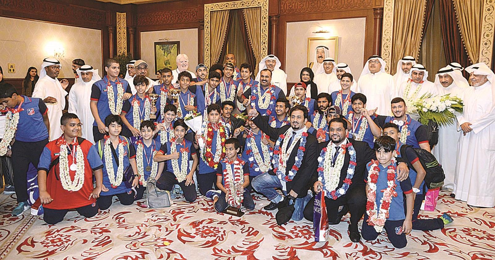 u0644u0642u0637u0629 u062cu0645u0627u0639u064au0629 u0644u0641u0631u064au0642 u0627u0644u0643u0648u064au062a u0628u0639u062f u0627u0644u0639u0648u062fu0629 u0625u0644u0649 u0627u0644u0628u0644u0627u062f     (u062au0635u0648u064au0631 u0632u0643u0631u064au0627 u0639u0637u064au0629)