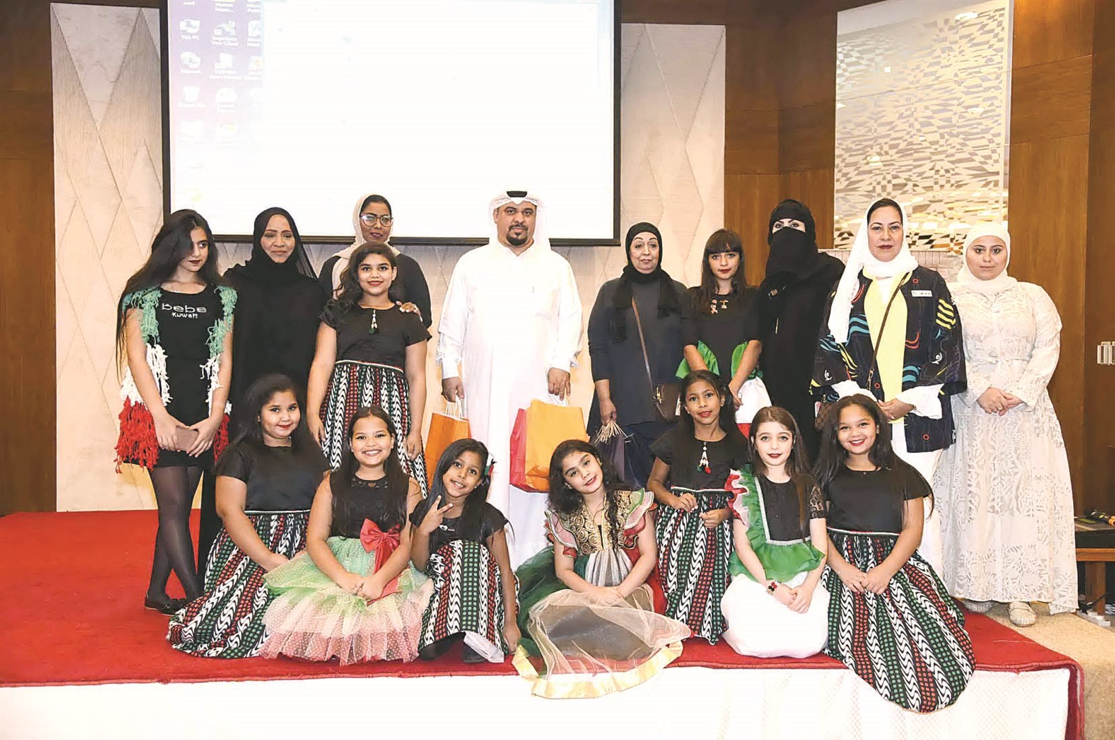 u0645u0643u0631u0645u0648u0646 u062eu0644u0627u0644 u0627u0644u062du0641u0644 (u062au0635u0648u064au0631 u0632u0643u0631u064au0627 u0639u0637u064au0629)