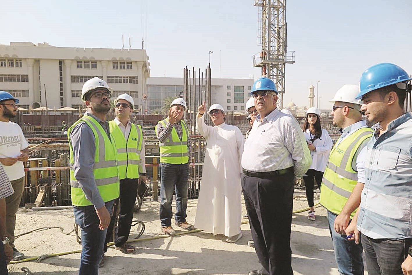 u0627u0644u0645u0636u0641 u062eu0644u0627u0644 u062cu0648u0644u062au0647 u0645u0639 u0627u0644u0641u0631u064au0642 u0627u0644u0641u0646u064a u0644u0644u0628u0646u0643