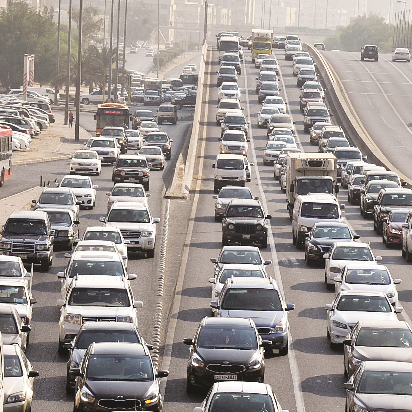 زحام شديد مع صباح أول أيام الدراسة الفعلية (تصوير سعد هنداوي)