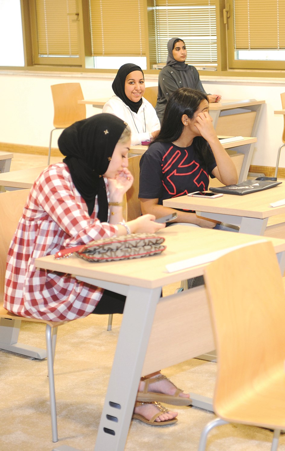 اليوم الأول... انتظار (تصوير طارق عزالدين)