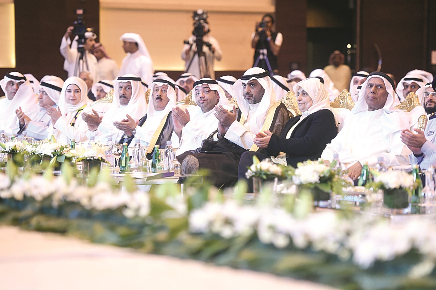 متابعة من الحضور (تصوير أسعد عبدالله)