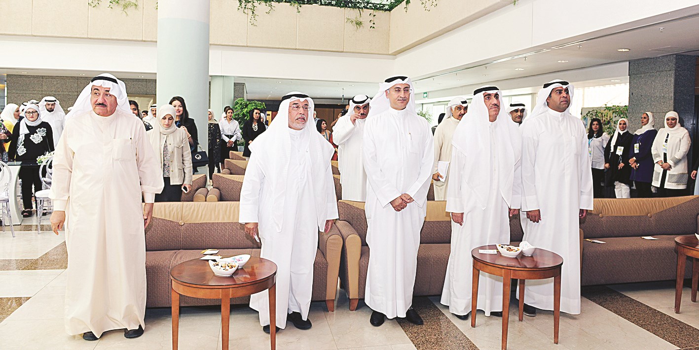 لدى عزف النشيد الوطني