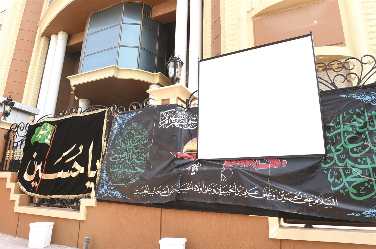 تجهيز شاشات خارجية