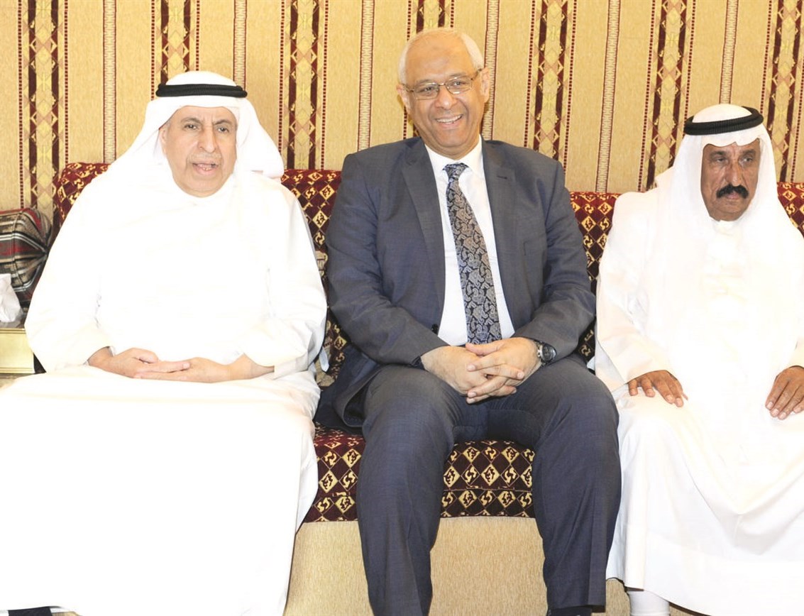 السفير المصري مهنئاً الفايز