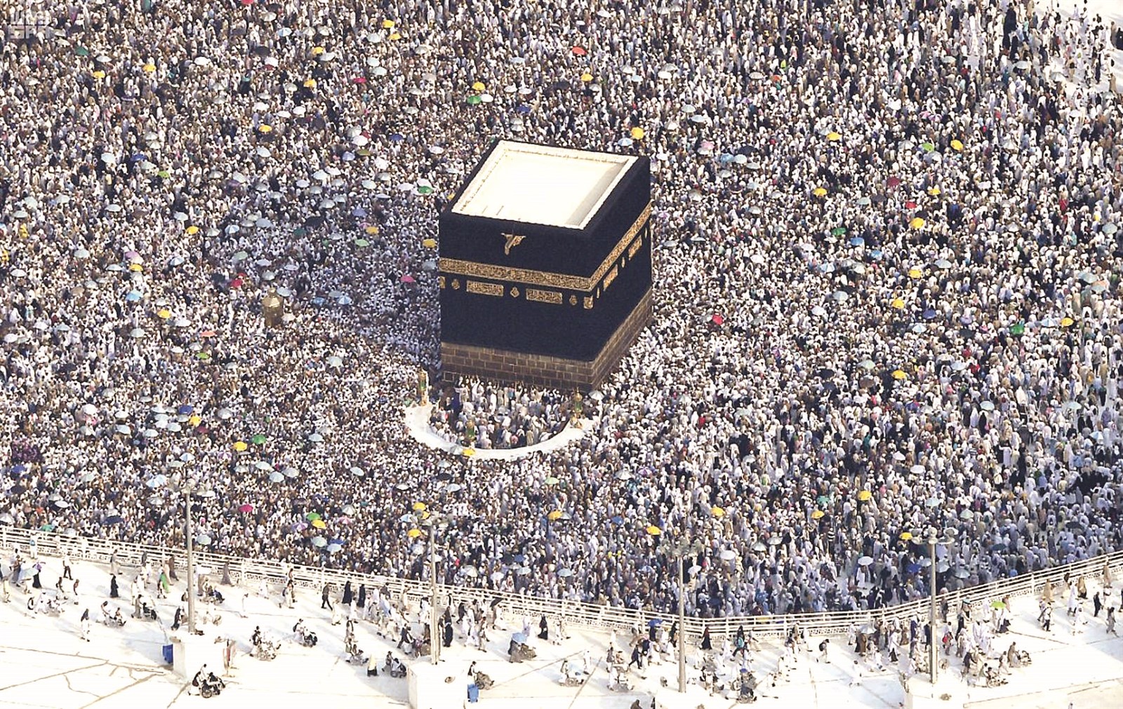 u062du0634u0648u062f u0627u0644u062du062cu0627u062c u062du0648u0644 u0627u0644u0643u0639u0628u0629 u0627u0644u0645u0634u0631u0641u0629 u0641u064a u0623u0648u0644 u0623u064au0627u0645 u0627u0644u062au0634u0631u064au0642 (u0648u0627u0633)