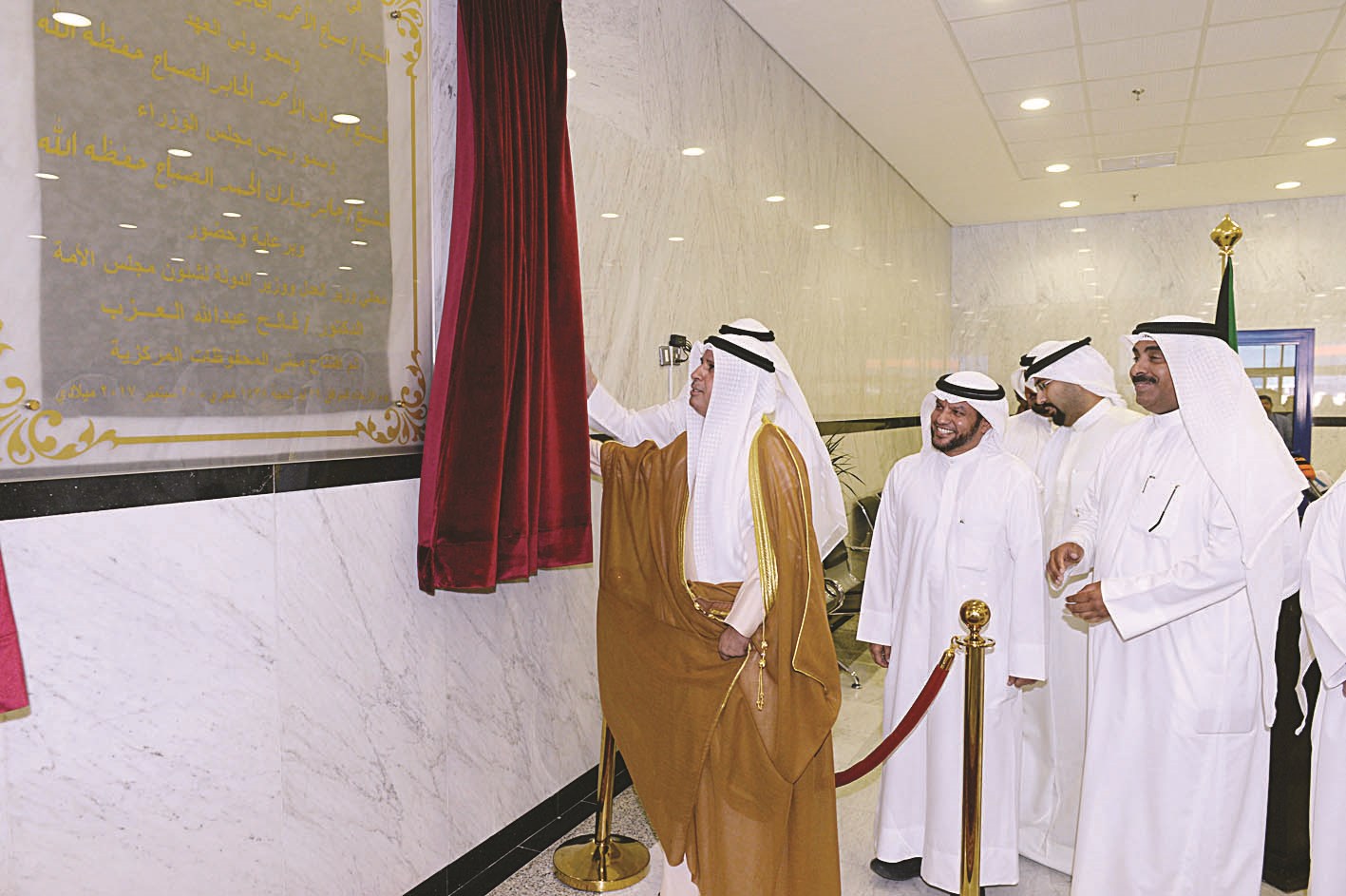 وزير العدل يرفع الستارة عن اللوحة التذكارية للمبنى