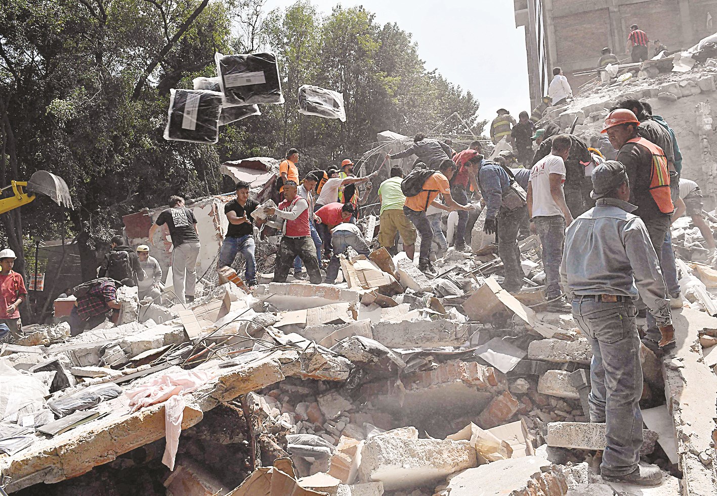 u062cu0647u0648u062f u0645u0643u062bu0641u0629 u0644u0644u0628u062du062b u0639u0646 u0646u0627u062cu064au0646 u0628u064au0646 u0623u0646u0642u0627u0636 u0628u0646u0627u0621 u0645u0646u0647u0627u0631 u0641u064a u0645u0643u0633u064au0643u0648 u0633u064au062au064a u0627u0644u062au064a u0636u0631u0628u0647u0627 u0627u0644u0632u0644u0632u0627u0644 (u0623 u0641 u0628)