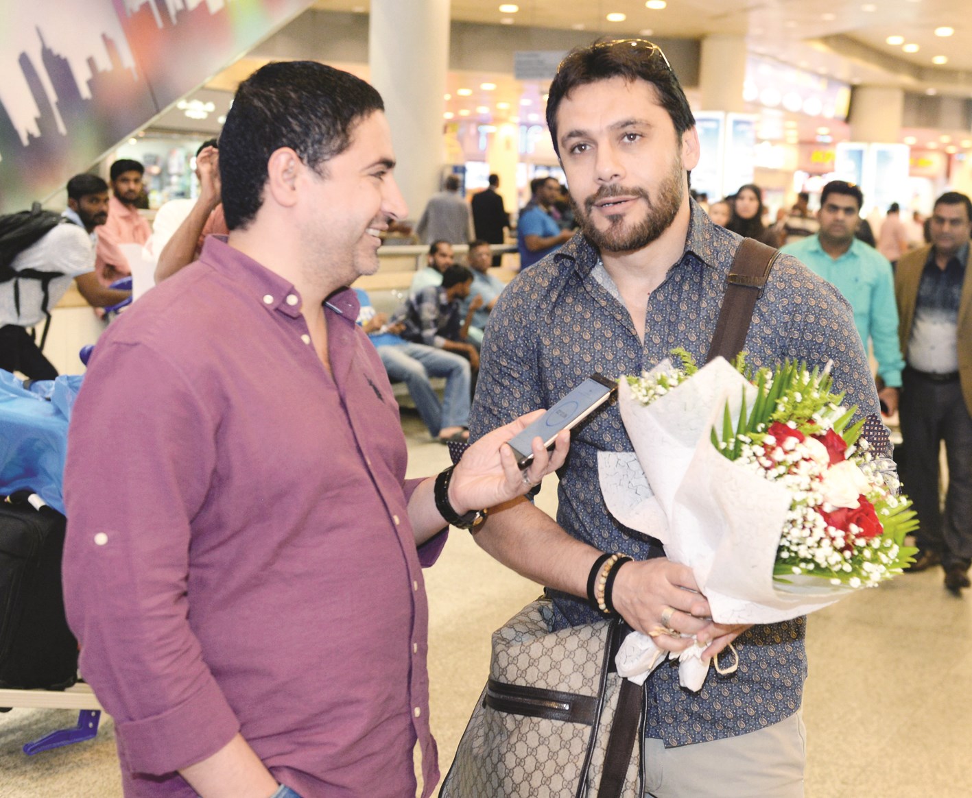 u0623u062du0645u062f u062du0633u0646 u0645u062au062du062fu062bu0627u064b u0625u0644u0649 u0627u0644u0632u0645u064au0644 u0647u0627u0646u064a u0633u064au0641 u0627u0644u062fu064au0646     (u062au0635u0648u064au0631 u0632u0643u0631u064au0627 u0639u0637u064au0629)