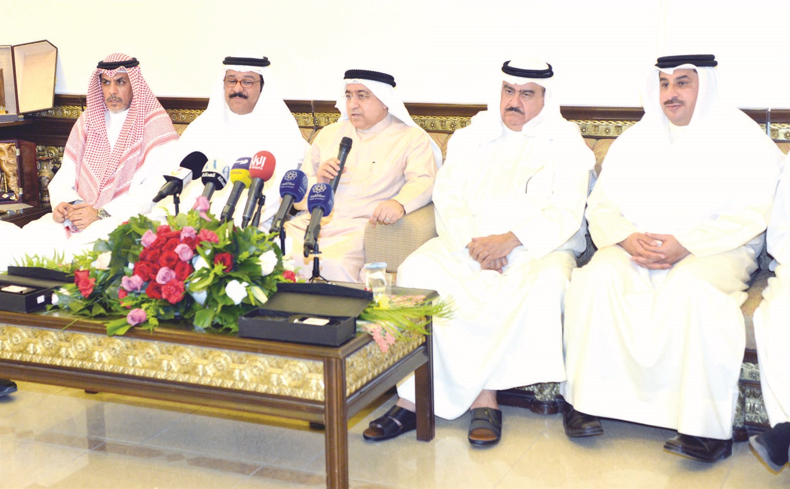 u0628u0648u0634u0647u0631u064a u064au062au062du062fu062b u0641u064a u0627u0644u0646u062fu0648u0629 u0627u0644u062au0631u0634u064au062fu064au0629 u0641u064a u0627u0644u064au0631u0645u0648u0643 u0645u062au0648u0633u0637u0627 u0627u0644u0645u0647u0646u0627 u0648u0627u0644u0645u0634u0627u0631u064a     (u062au0635u0648u064au0631 u0646u0627u064au0641 u0627u0644u0639u0642u0644u0629)