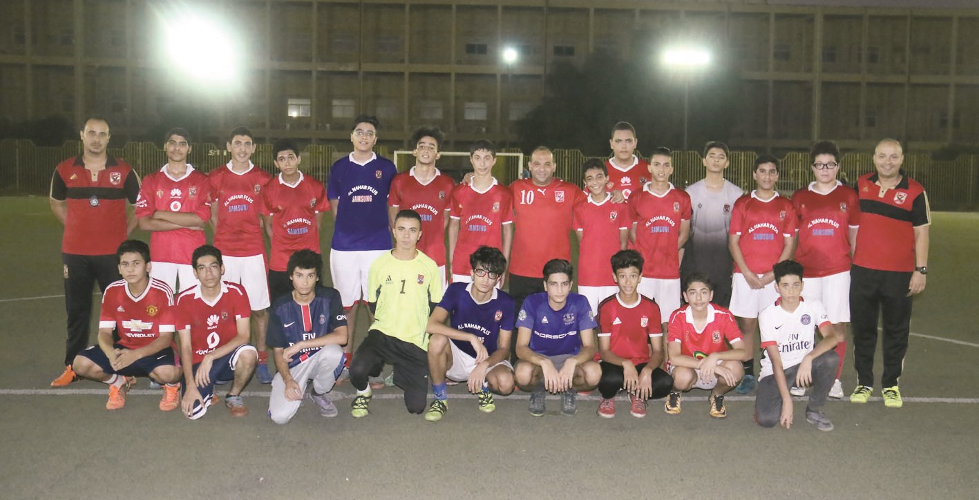 u0648u0644u064au062f u0635u0644u0627u062d u0627u0644u062fu064au0646 u0645u062au0648u0633u0637u0627u064b u0645u062cu0645u0648u0639u0629 u0645u0646 u0627u0644u0644u0627u0639u0628u064au0646 u0641u064a u0623u0643u0627u062fu064au0645u064au0629 u0627u0644u0623u0647u0644u064a (u062au0635u0648u064au0631 u0628u0633u0627u0645 u0632u064au062fu0627u0646)