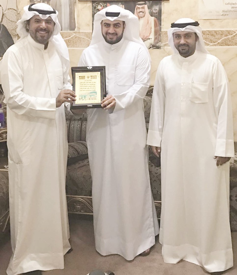 u0623u062du0645u062f u0627u0644u0633u0644u0627u0645u064a u064au062au0633u0644u0645 u0627u0644u062fu0631u0639 u0645u0646 u0639u0644u064a u0627u0644u062eu0644u064au0641u0629 u0648u0648u0644u064au062f u0627u0644u0643u0646u062fu0631u064a