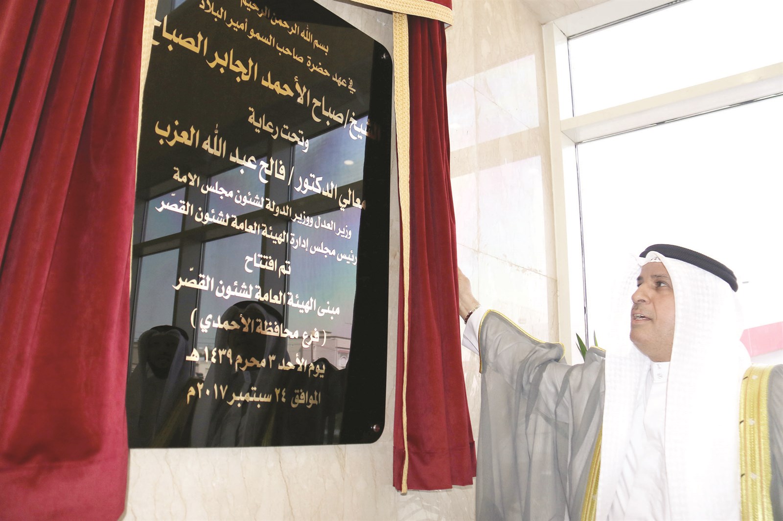 u0627u0644u0639u0632u0628 u064au0631u0641u0639 u0627u0644u0633u062au0627u0631u0629 u0639u0646 u0627u0644u0644u0648u062du0629 u0627u0644u062au0630u0643u0627u0631u064au0629 u0644u0644u0645u0628u0646u0649b(u062au0635u0648u064au0631 u0628u0633u0627u0645 u0632u064au062fu0627u0646)