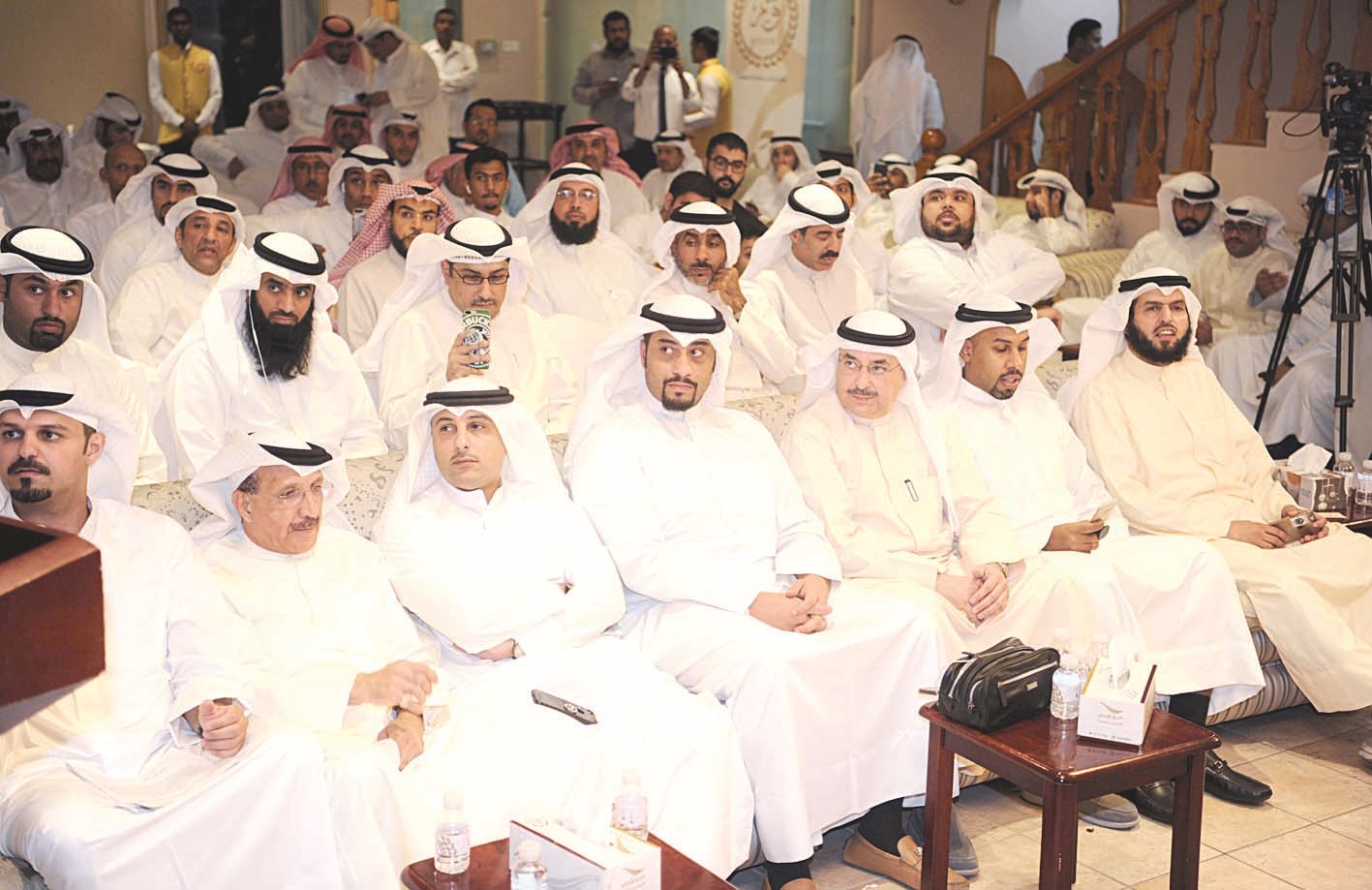 u0627u0644u062du0636u0648u0631 u0641u064a u0627u0644u0646u062fu0648u0629 (u062au0635u0648u064au0631 u0637u0627u0631u0642 u0639u0632 u0627u0644u062fu064au0646)