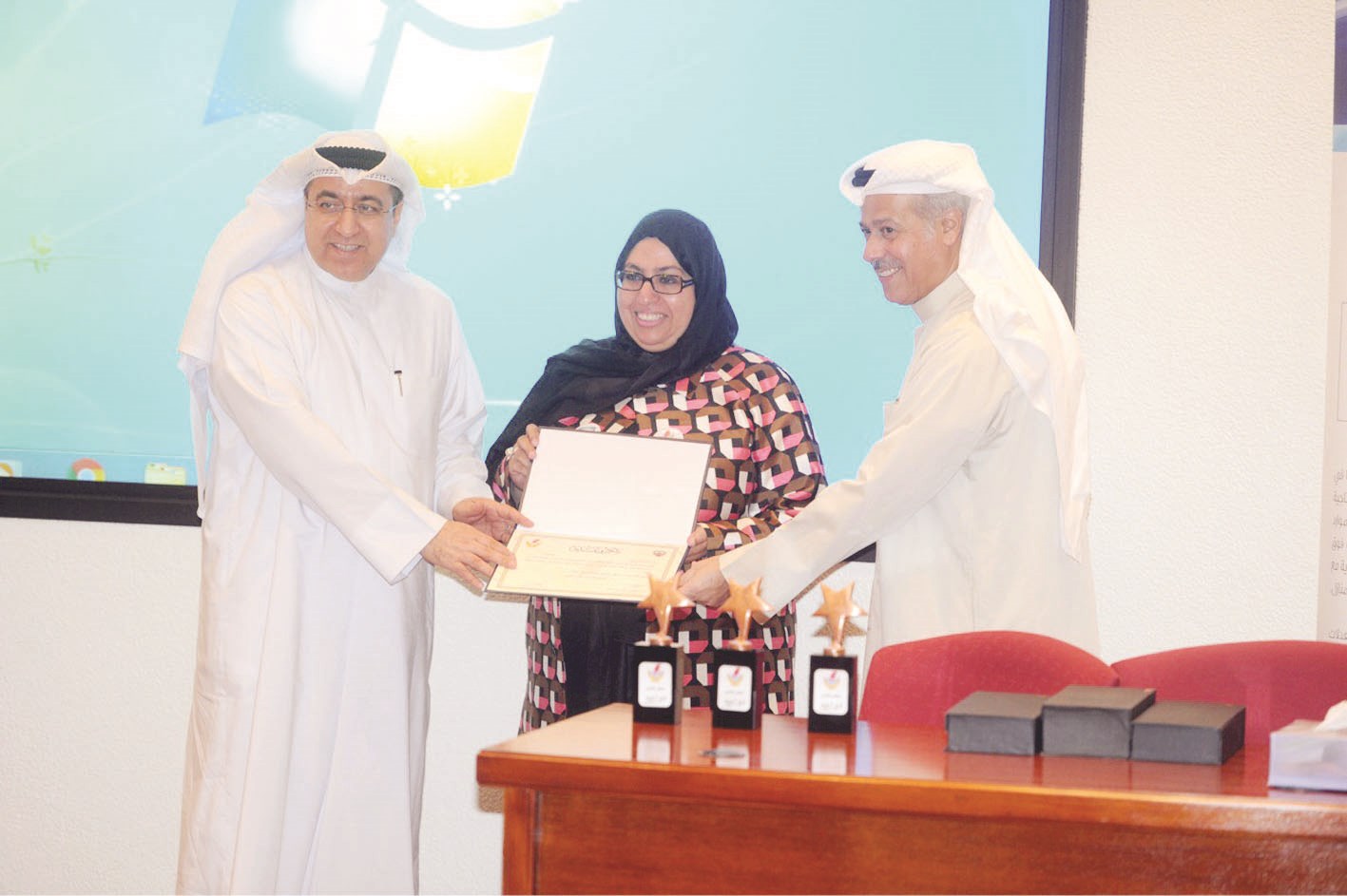 بوشهري والراشد يكرمان الطيار