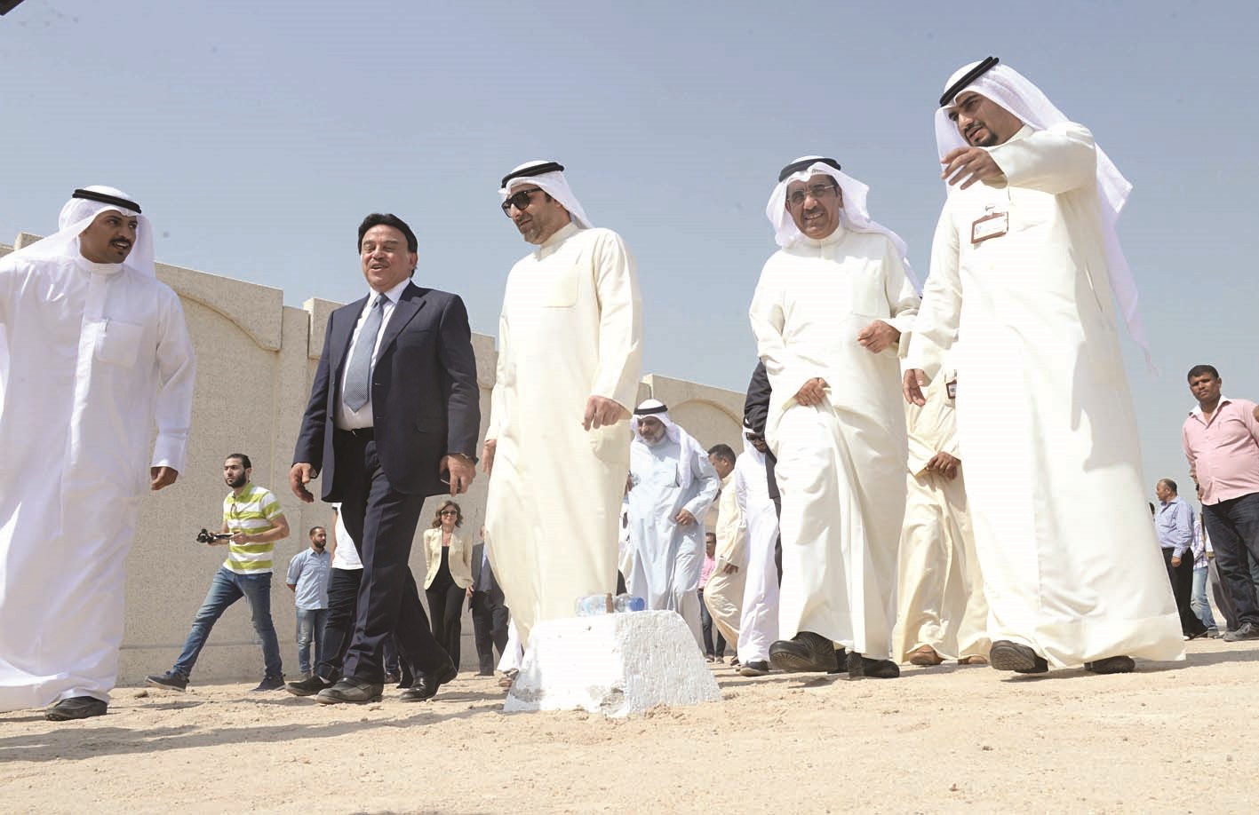 u0627u0644u0648u0632u064au0631 u0623u0628u0644 u062eu0644u0627u0644 u062cu0648u0644u062au0647 u0641u064a u0627u0644u0645u0634u0631u0648u0639 (u062au0635u0648u064au0631 u0632u0643u0631u064au0627 u0639u0637u064au0629 )