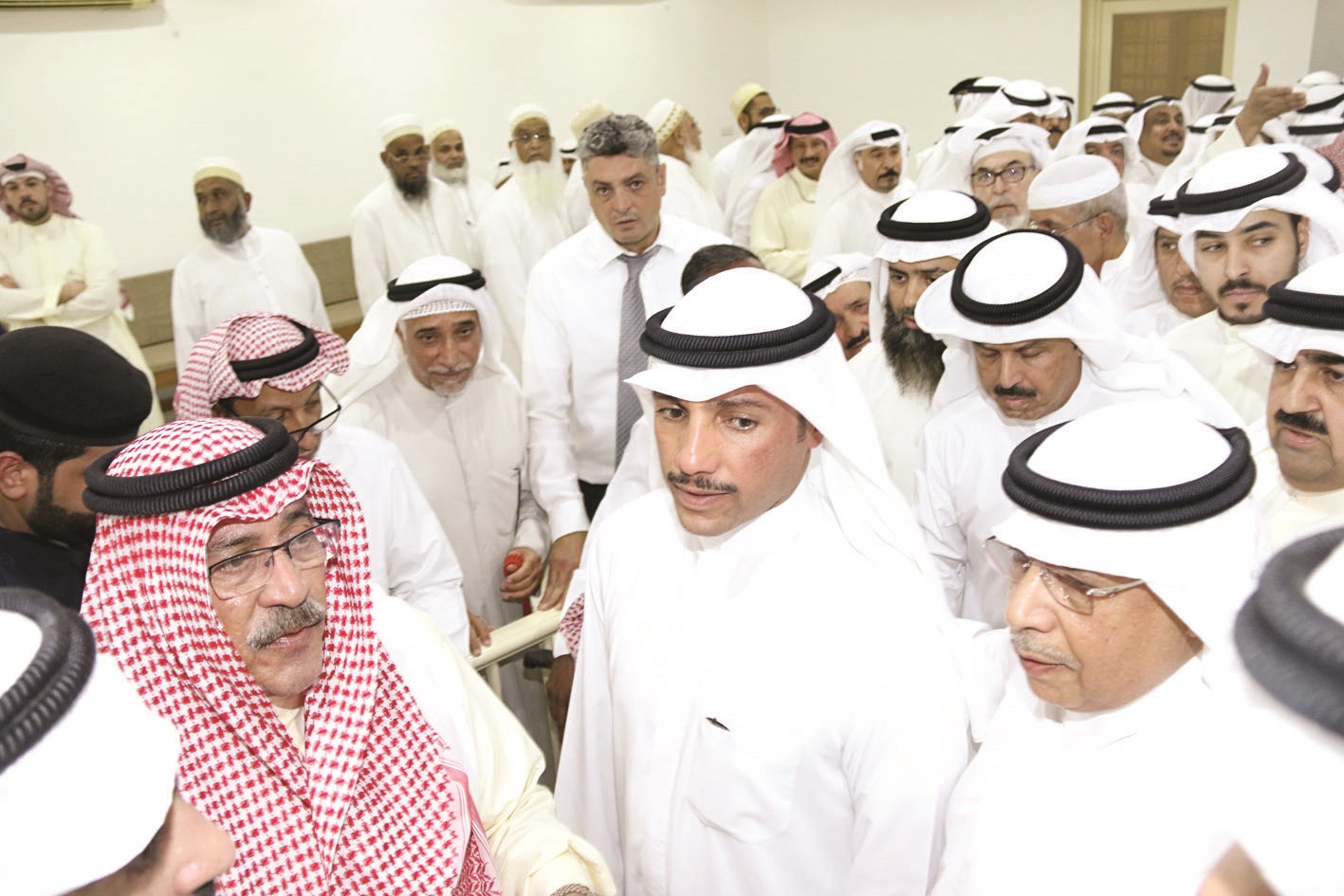 مرزوق الغانم وخالد الجراح يواسيان محمود الدوسري