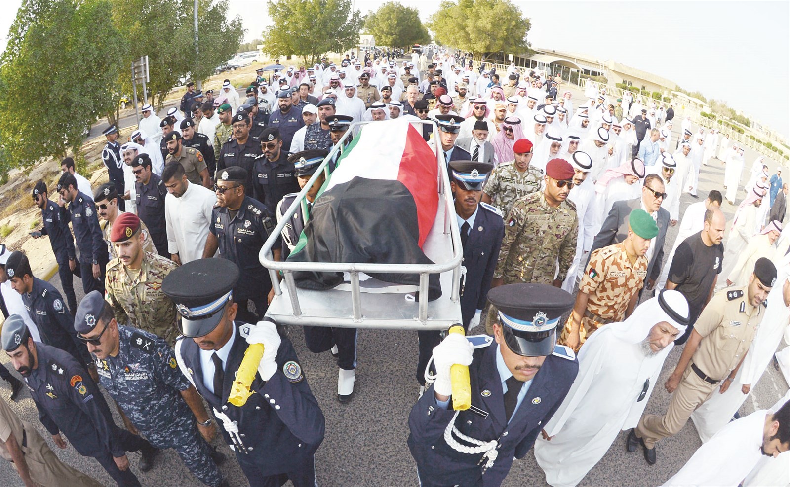 u062cu062bu0645u0627u0646 u0634u0647u064au062f u0627u0644u0648u0627u062cu0628 u0645u062du0645u0648u0644u0627u064b u0639u0644u0649 u0623u0643u062au0627u0641 u0632u0645u0644u0627u0626u0647