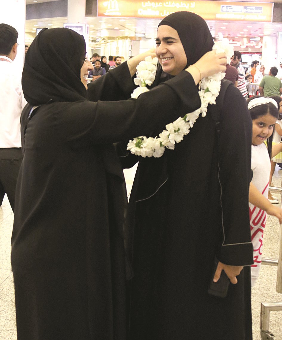 استقبال حاجة بالورود