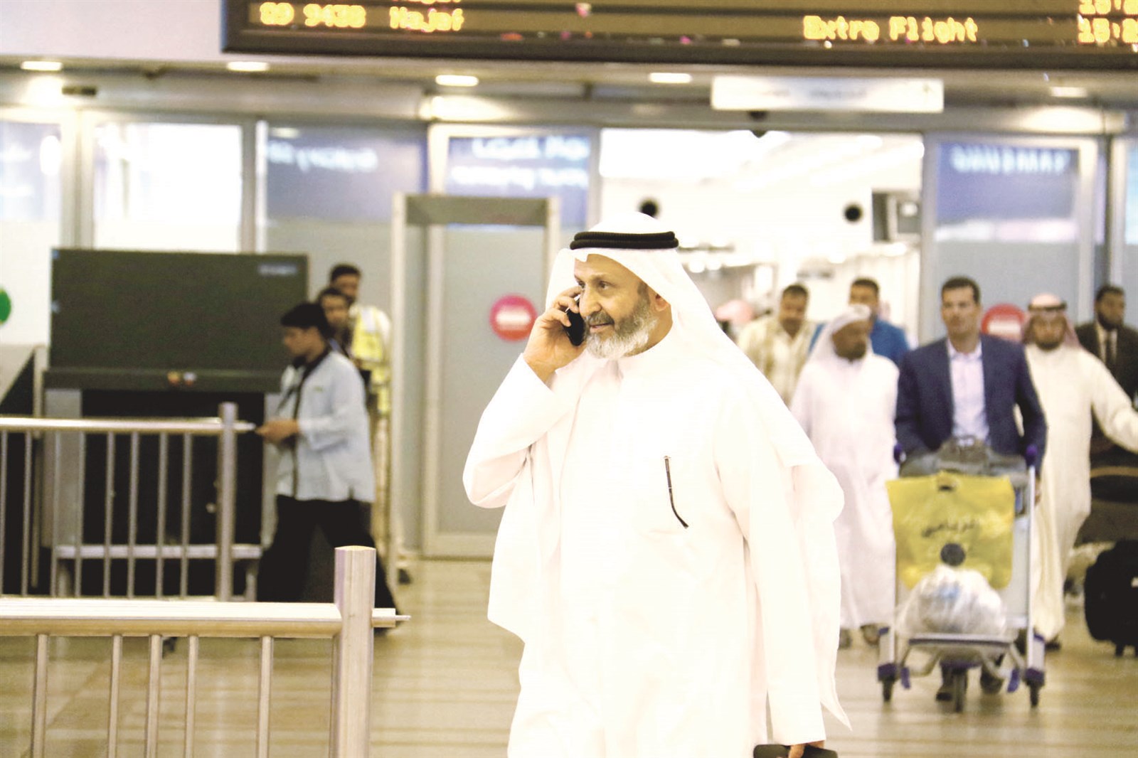 الوزير السابق محمد العليم عائدا من الديار المقدسة