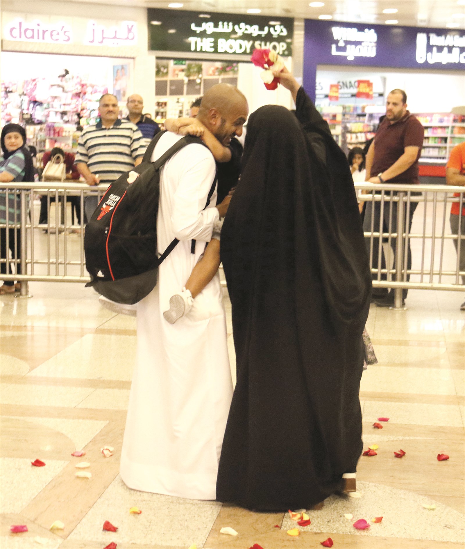 حاج يستقبل بحفاوة وورود