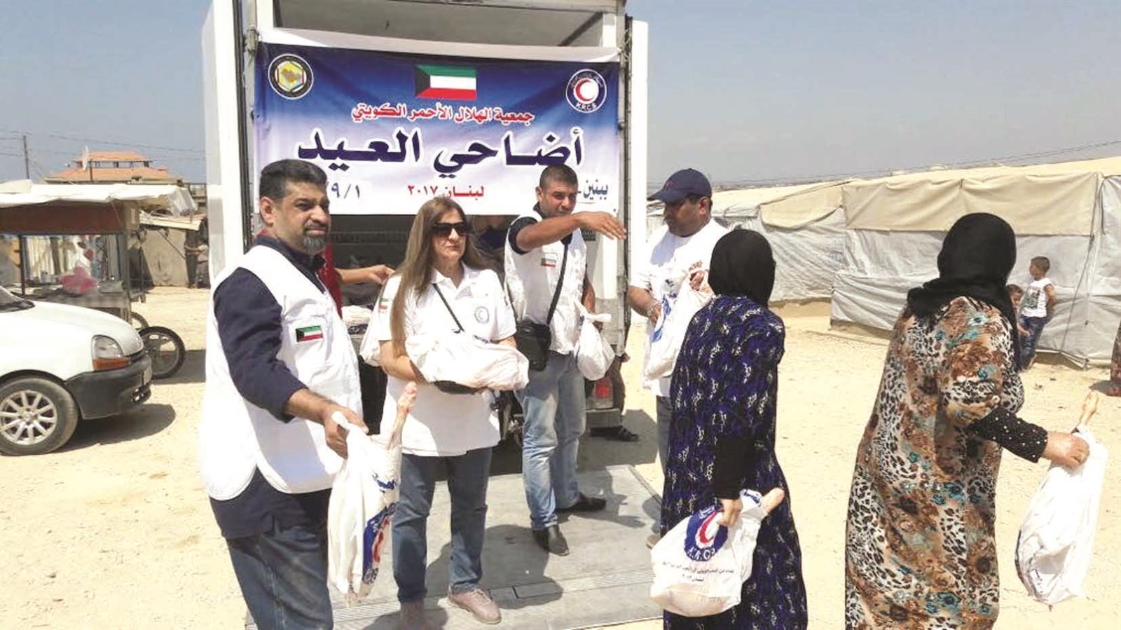 u0623u0639u0636u0627u0621 u00abu0627u0644u0647u0644u0627u0644 u0627u0644u0623u062du0645u0631u00bb u064au0648u0632u0639u0648u0646 u0644u062du0648u0645 u0627u0644u0623u0636u0627u062du064a