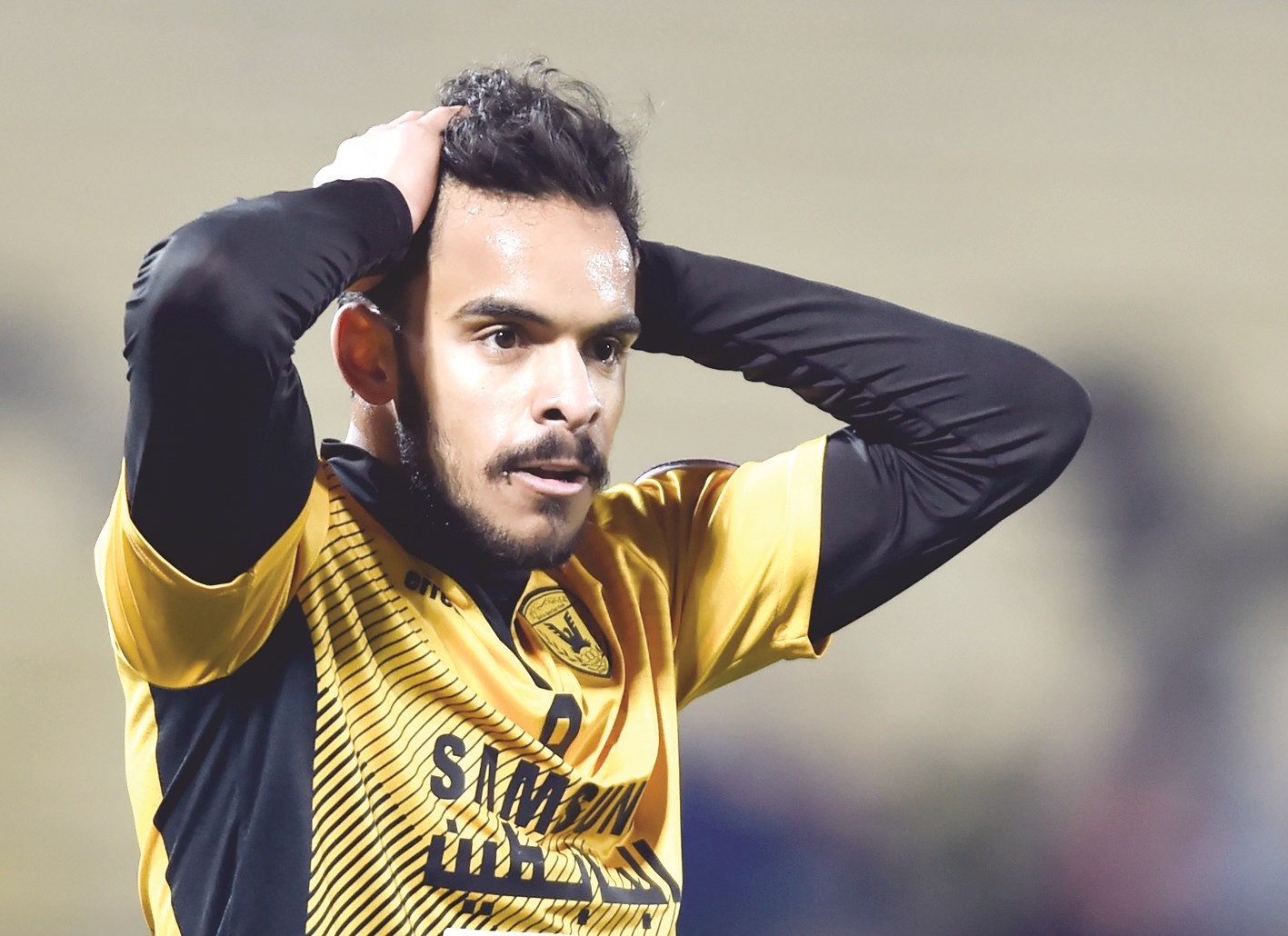 u0639u062cu0628... u0647u0644 u064au0633u062au0645u0631 u0645u0639 u0627u0644u0642u0627u062fu0633u064au0629u061f           (u0627u0644u0623u0632u0631u0642 u062fu0648u062a u0643u0648u0645)