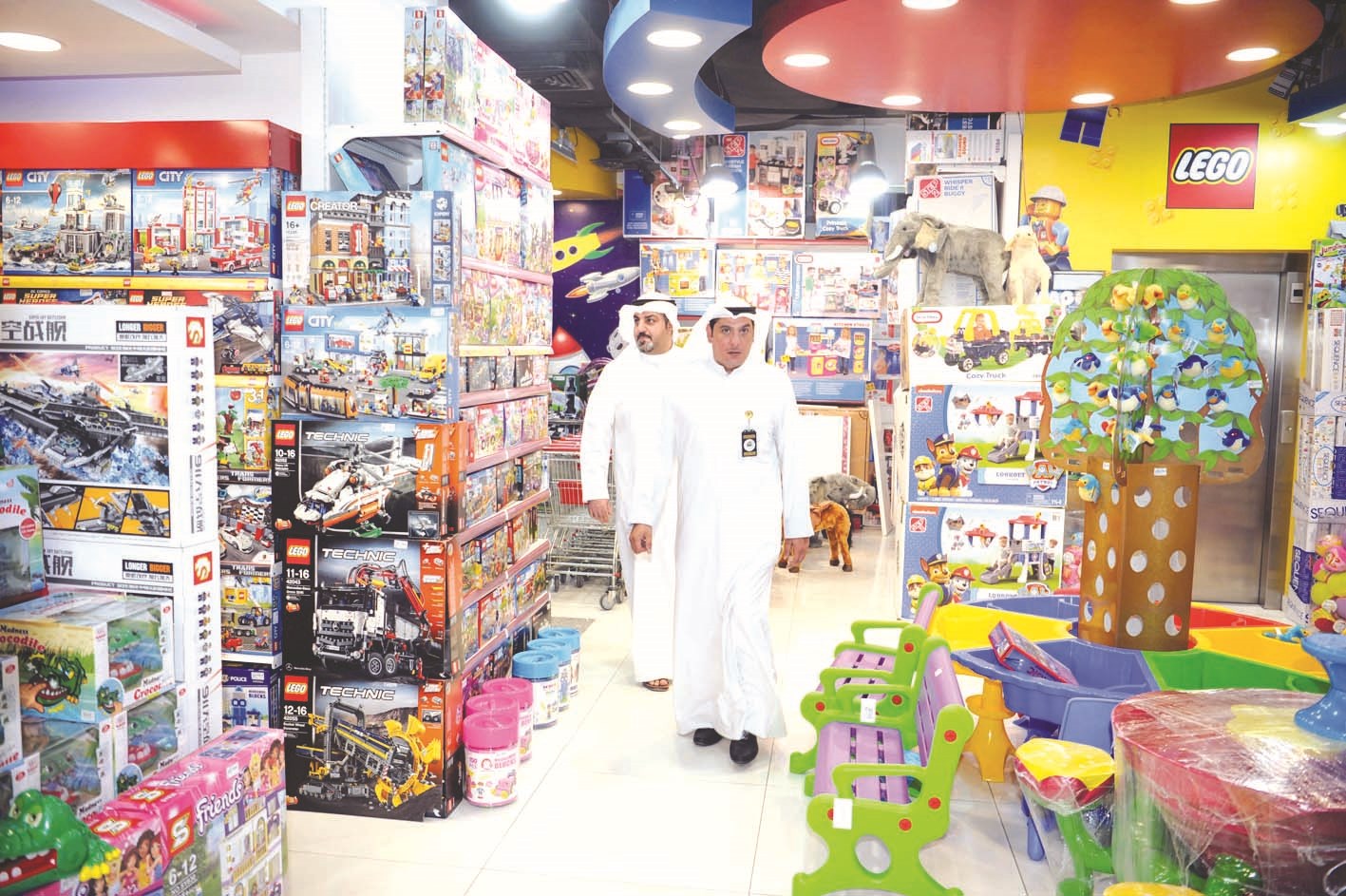 u062cu0648u0644u0629 u0641u064a u0623u062du062f u0627u0644u0645u062du0627u0644                      (u062au0635u0648u064au0631 u0637u0627u0631u0642 u0639u0632u0627u0644u062fu064au0646)