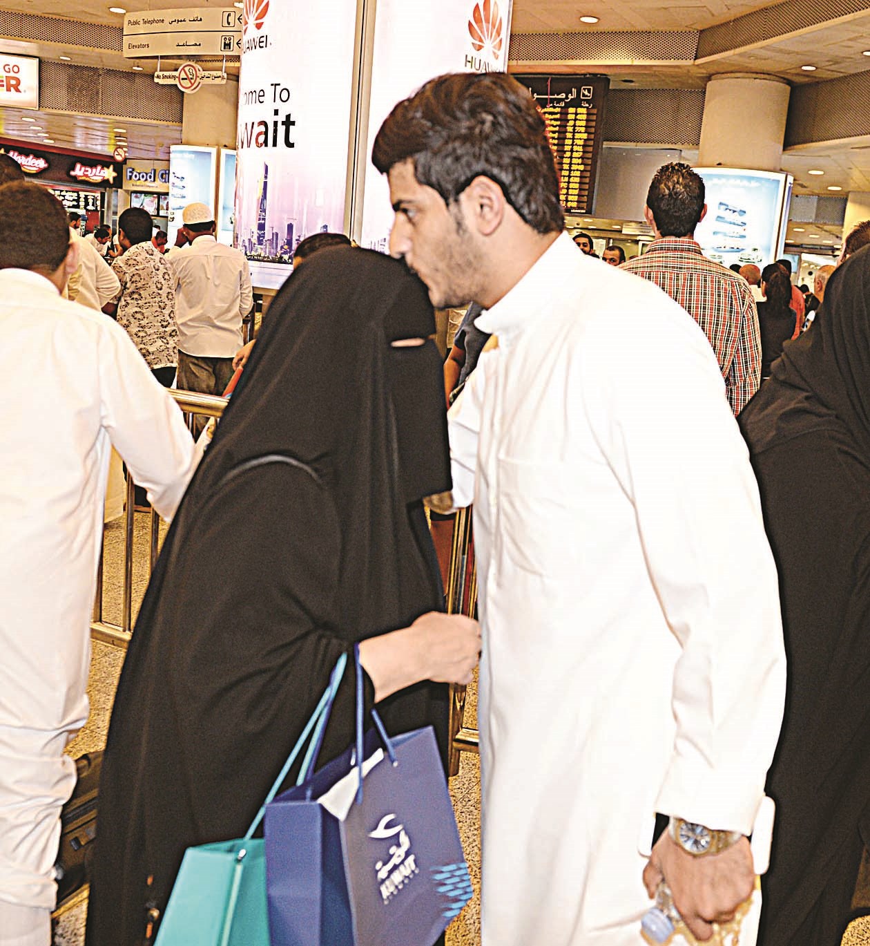 قبلة على رأس الحاجة