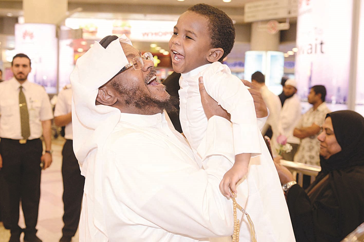 طاير من الفرحة