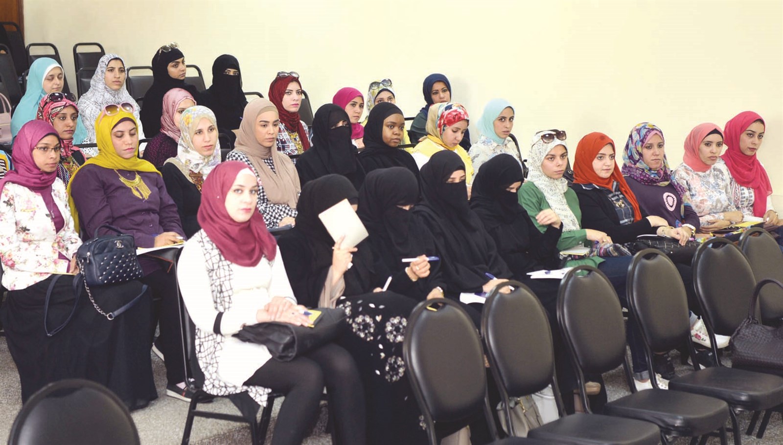 جانب من المشاركات في دورة الجهراء